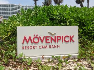 movenpick resort cam ranh ghe ho boi vai luoi textilene 1