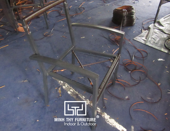 Hướng dẫn cách đan bàn ghế cafe nhựa giả mây sân vườn