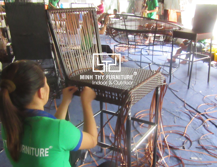 Hướng dẫn cách đan ghế quầy bar nhựa giả mây ngoài trời