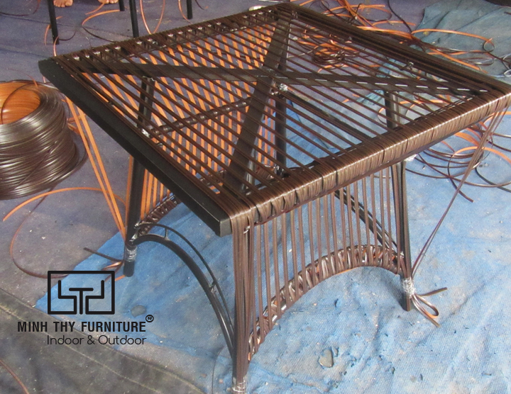 Hướng dẫn cách đan bàn cafe nhựa giả mây sân vườn