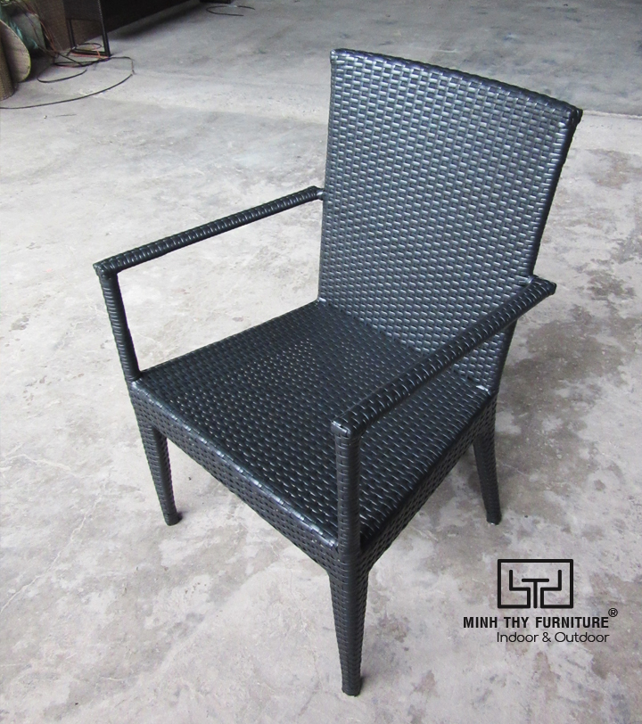 Chi tiết công việc đan thủ công ghế café mây nhựa ngoài trời cao cấp tại xưởng sản xuất Minh Thy Furniture 6 Chi tiết công việc đan thủ công ghế café mây nhựa ngoài trời cao cấp tại xưởng sản xuất Minh Thy Furniture