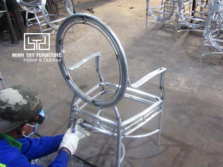 Sản xuất sản phẩm ghế giả mây sân vườn theo mẫu của khách hàng