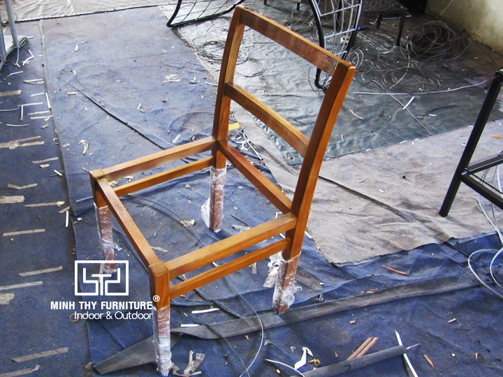 Khi sản phẩm bàn ghế gỗ kết hợp với vật liệu mây nhựa